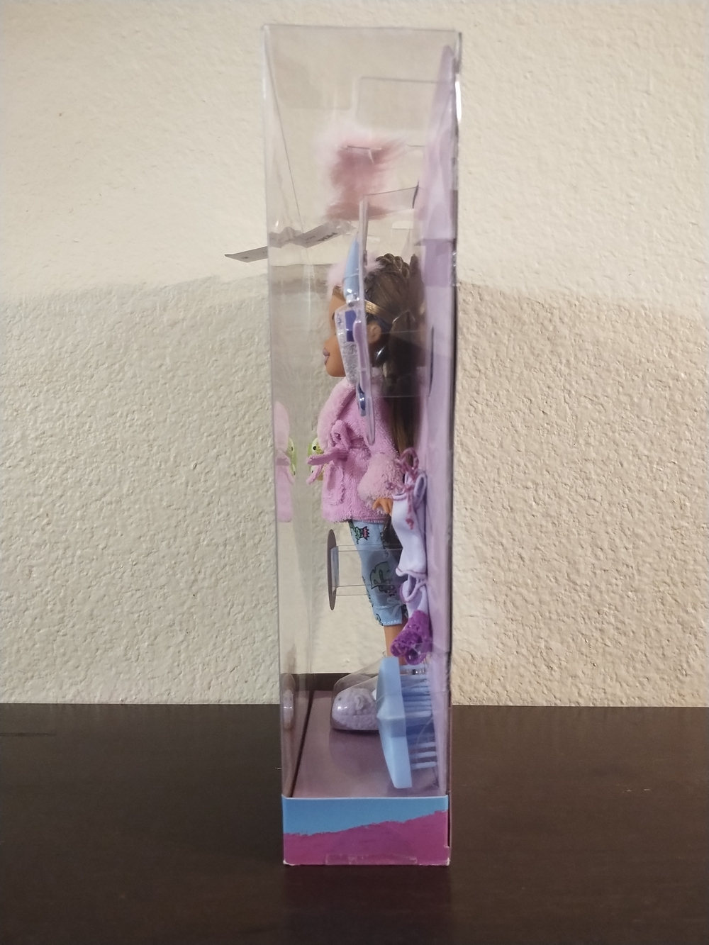 Bratz Slumber Party Doll Jasmin with Pink Robe and Accessories - Picture 4 of 8